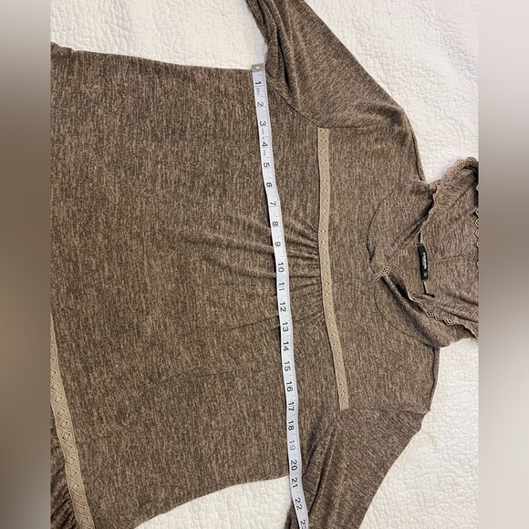 Annabelle LG long sleeve Blouse Hoodie - Picture 6 of 8